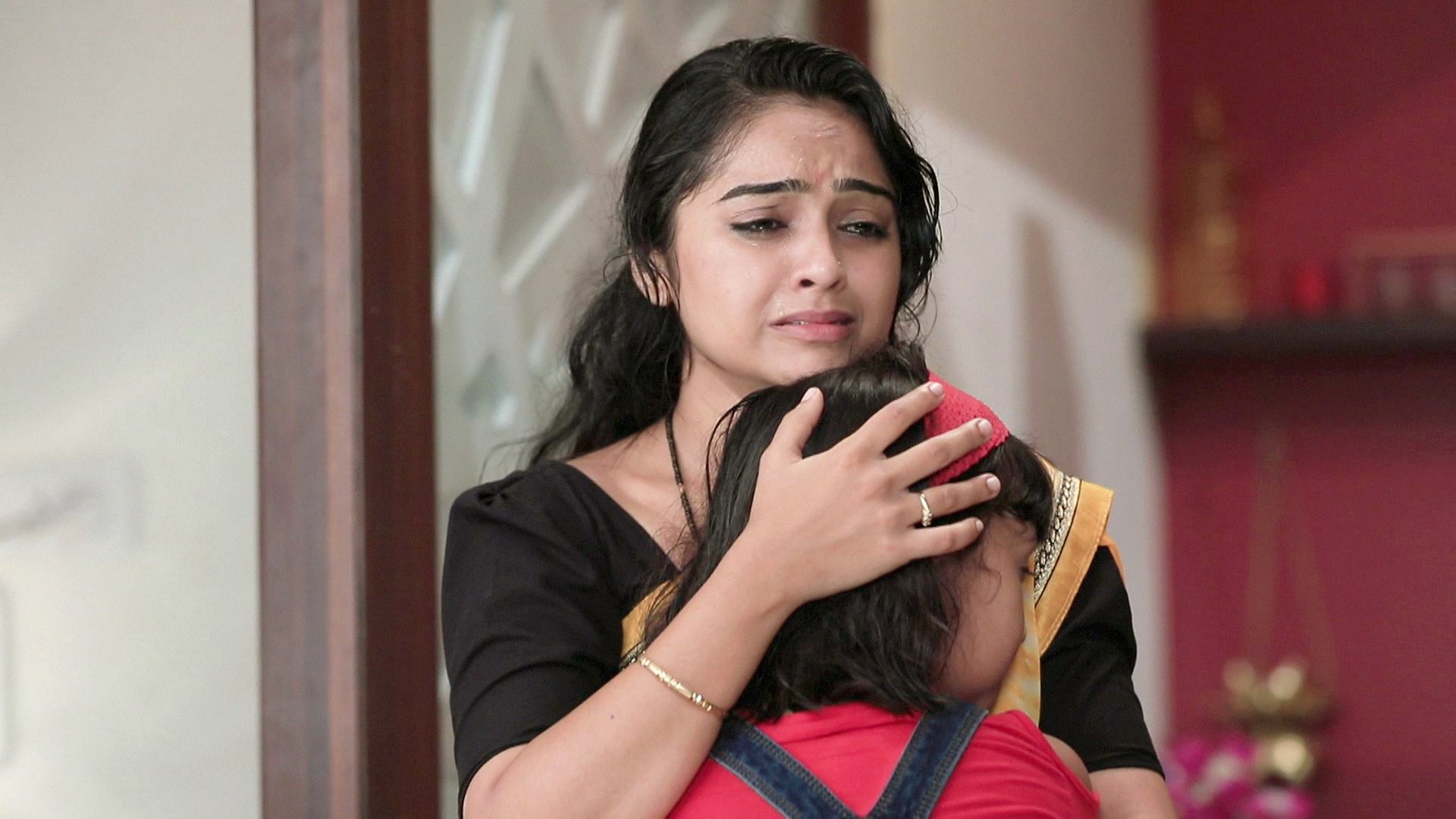 Watch Kulavadhu Season Episode Dhanya Mouna S Emotional