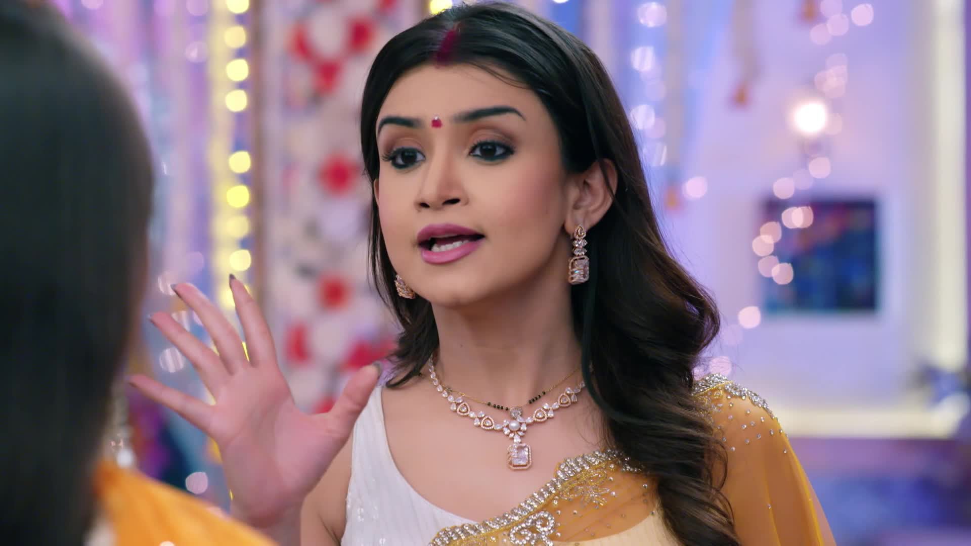 Watch Suhaagan Season 1 Episode 319 Payal Throws Accusations At