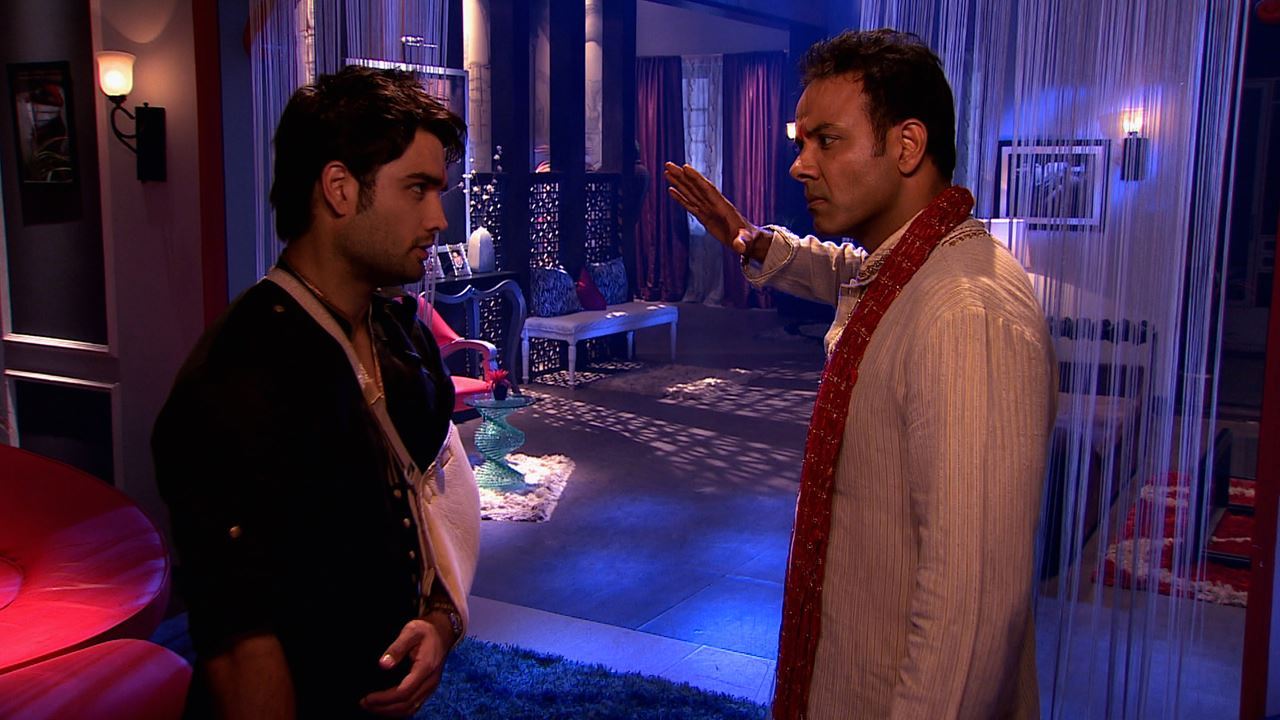 Watch Madhubala Ek Ishq Ek Junoon Season 1 Episode 113 Telecasted On 23 12 2015 Online जब वो कॉलेज पहुंचते हैं तो उन्हें पता चलता है कि उनके दोनों बेटे पिछले तीन सालों से लगातार फेल हो रहे हैं. voot