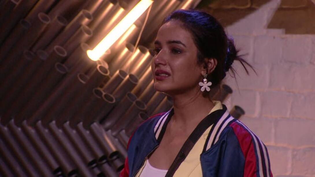 Watch Bigg Boss Season 14 Episode 39 Jasmin S Emotional Dilemma