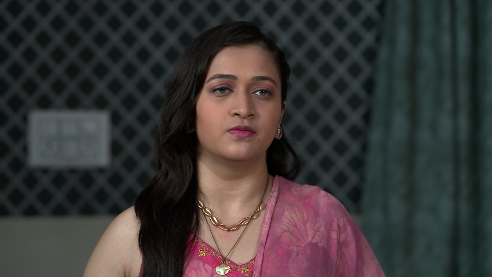 Watch Rangai Jaane Rang Ma Season 1 Episode 198 : Kiara's New Plan ...