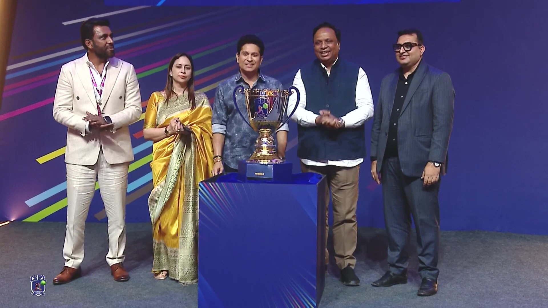 Sachin Tendulkar Unveils Season 2 Trophy Video Online(HD) On JioCinema