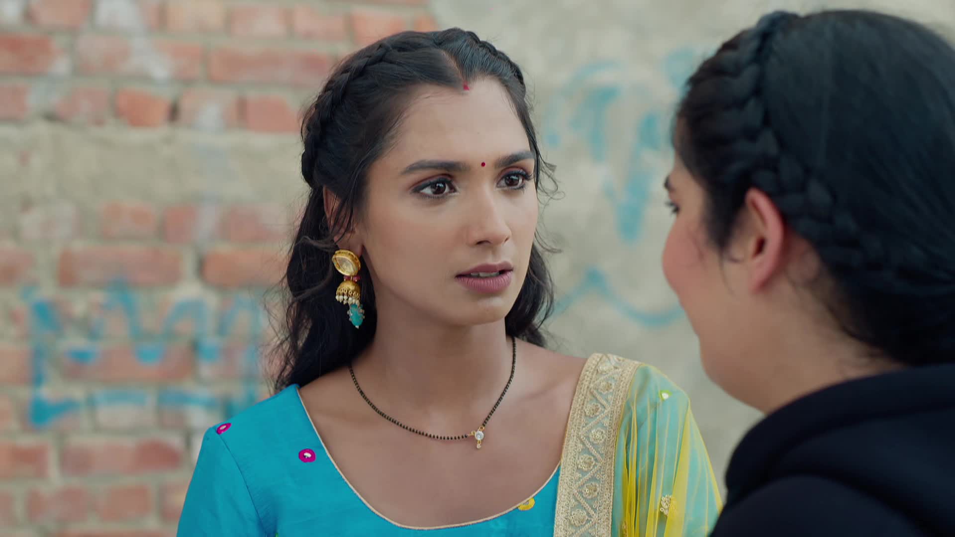 Watch Udaariyaan Season 1 Episode 1112 : Haniya Catches Sally In The ...