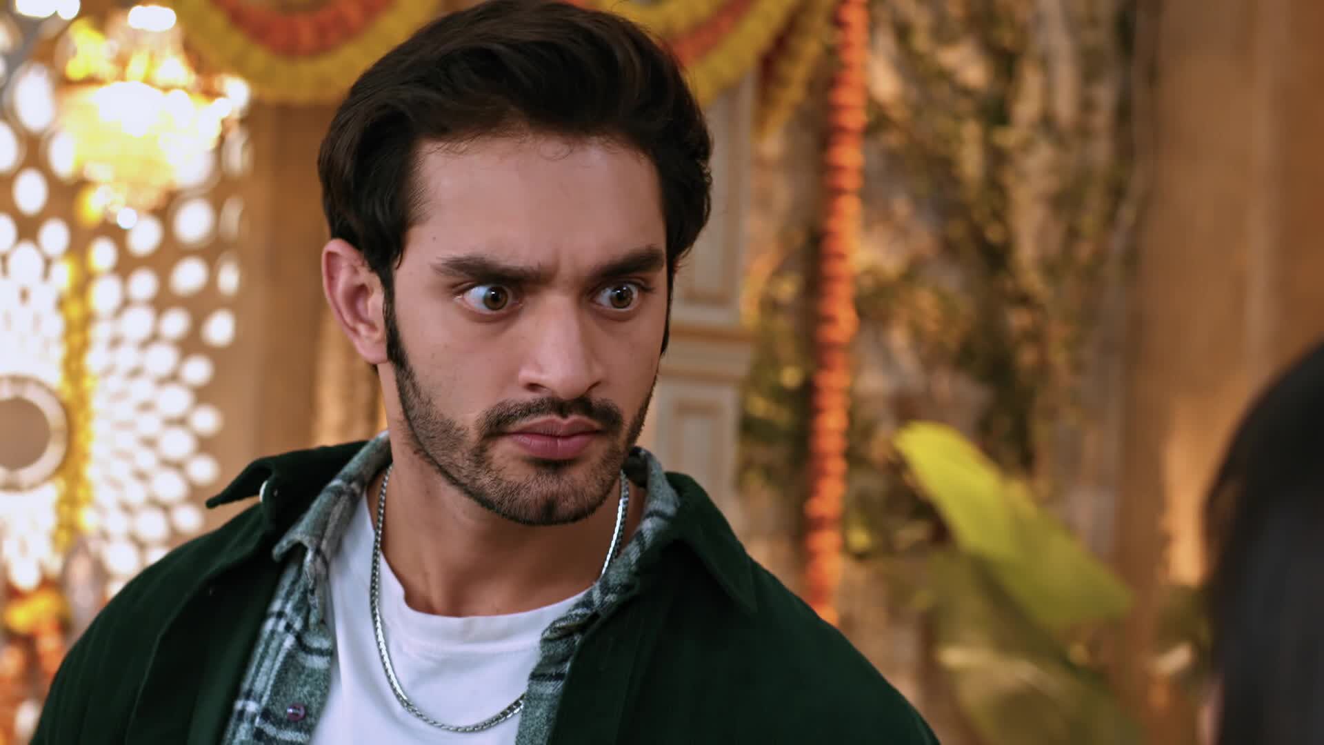 Watch Apollena Season 1 Episode 77 : Shlok Issues A Warning - Watch