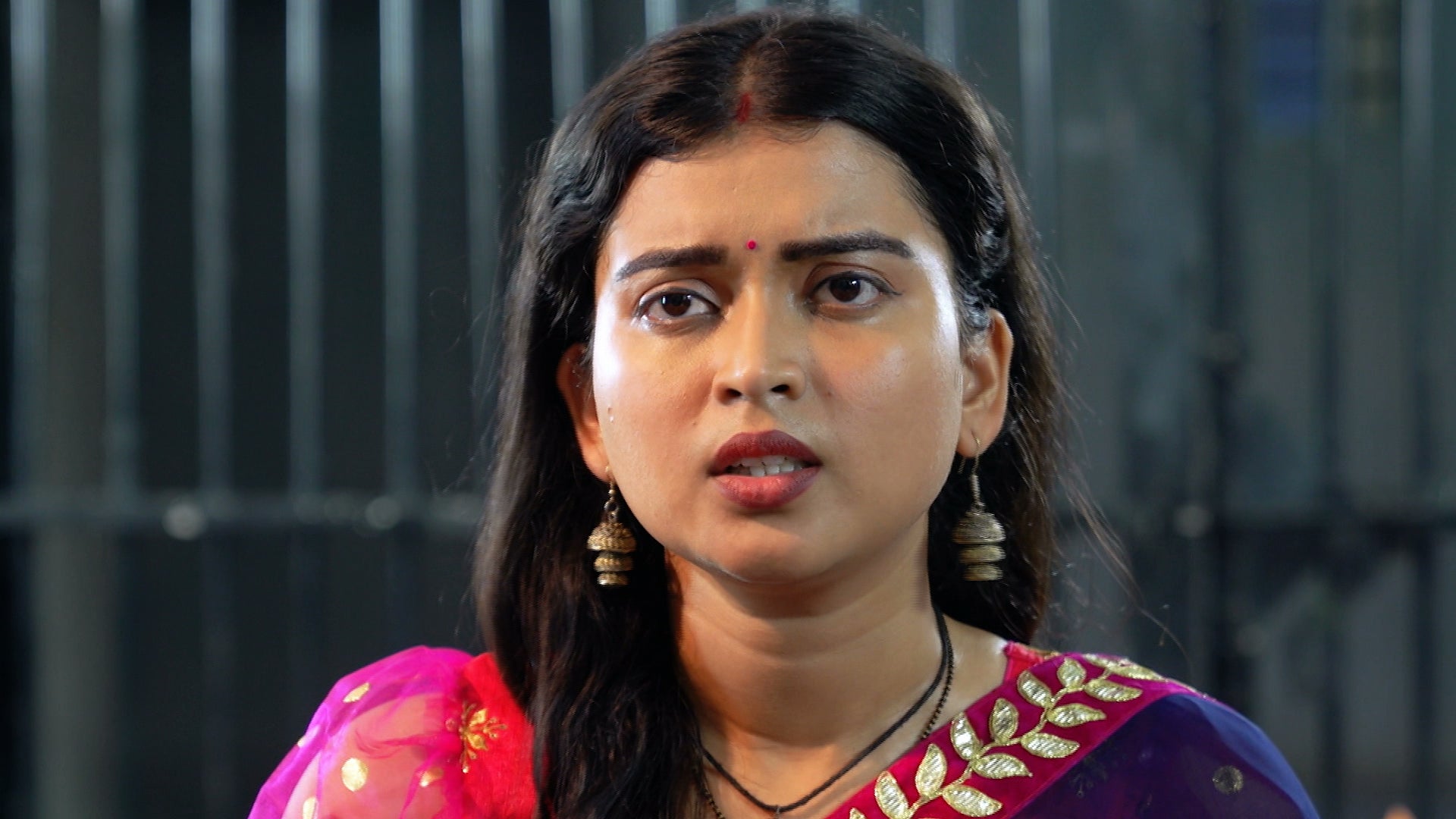 Watch Rashi Rikshawwali Season 1 Episode 827 Rashi And Suvarna In The watch-rashi-rikshawwali-season-1-episode-827-rashi-and-suvarna-in-the