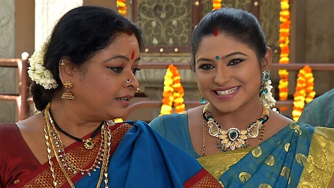 Watch Lakshmi Baramma Season 1 Episode 679 : Veneration At The Temple ...