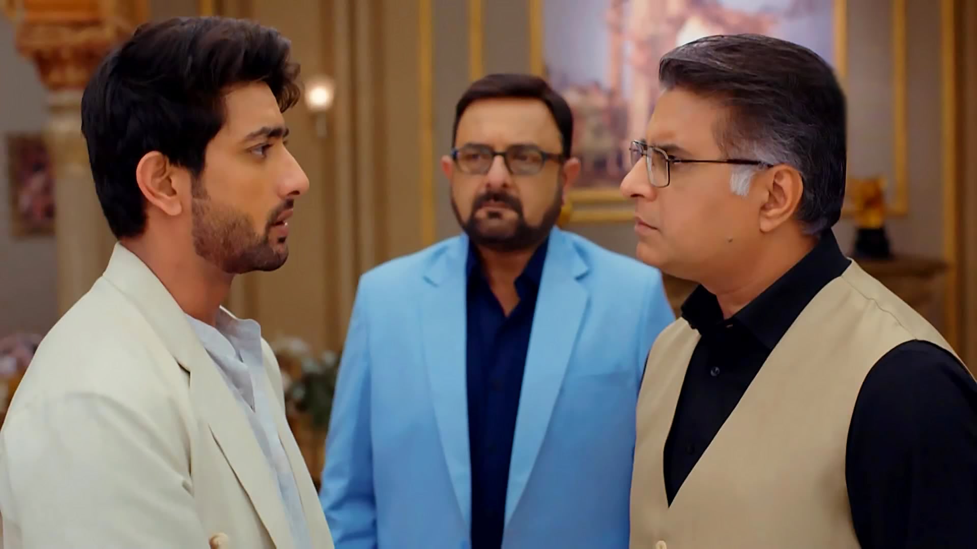 Watch Gulshan Criticises Ravi Video Online(HD) On JioCinema