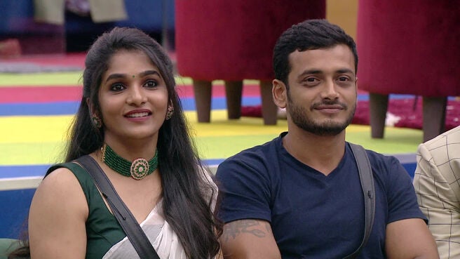 Watch Bigg Boss Kannada Season 8 Episode 29 : Divya-Aravind's ...