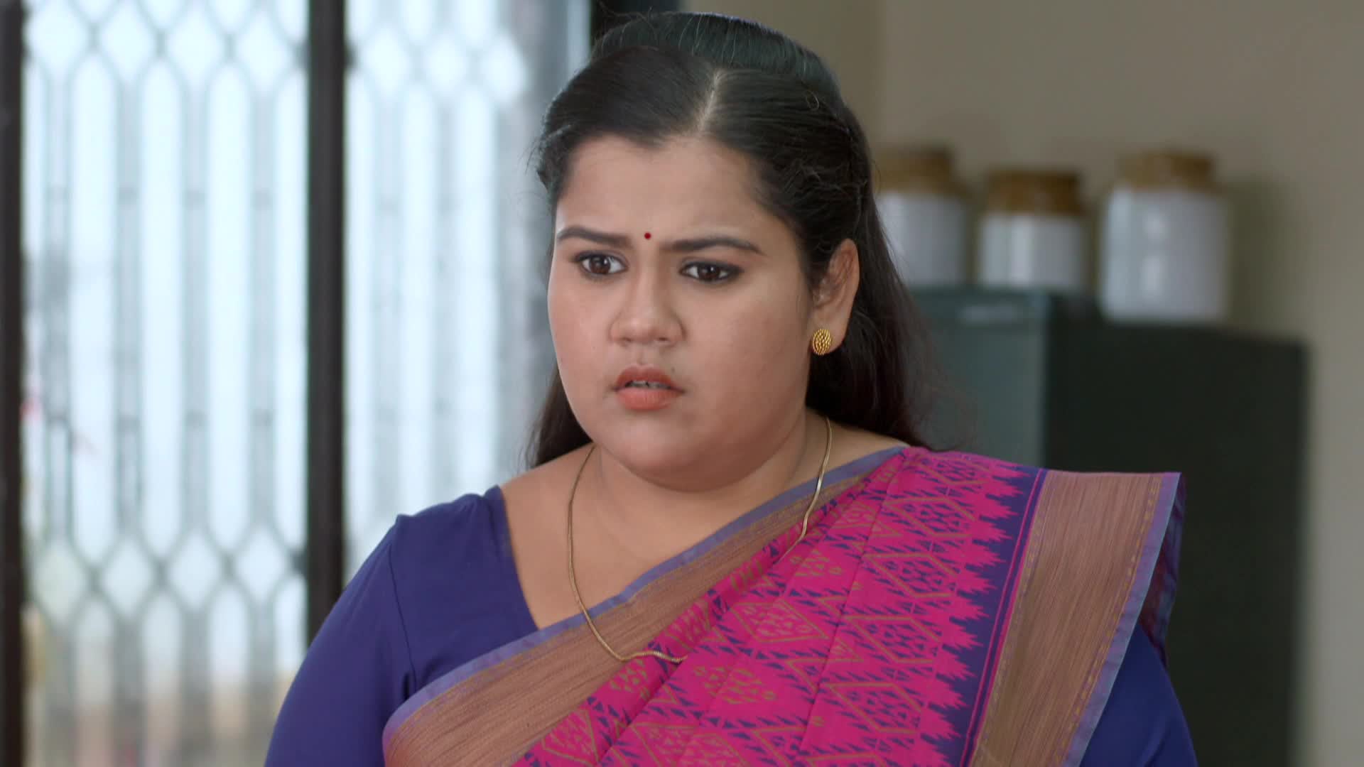 Watch Sundara Manamadhe Bharli Season 1 Episode 889 : Latika Is ...