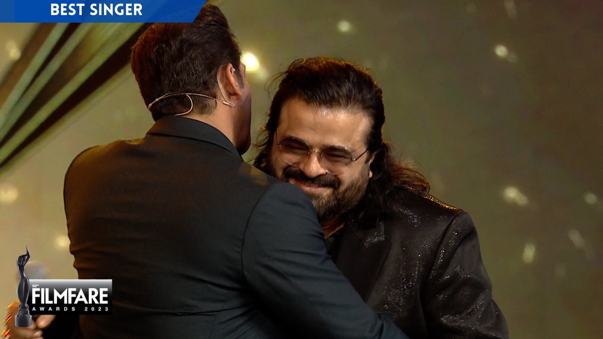 watch-arjit-singh-wins-best-playback-singer-male-for-kesariya-video