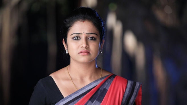 Watch Lakshmi Baramma Season 1 Episode 1912 : Lacchi In Trouble ...