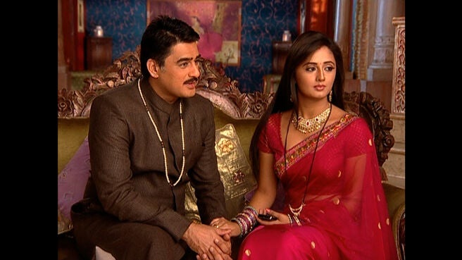 Watch Uttaran Season 1 Episode 357 : Veer Is Planning To Go To The US ...