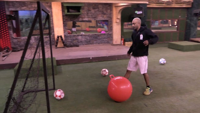 Showing Off His Soccer Skills Video Online(HD) On JioCinema