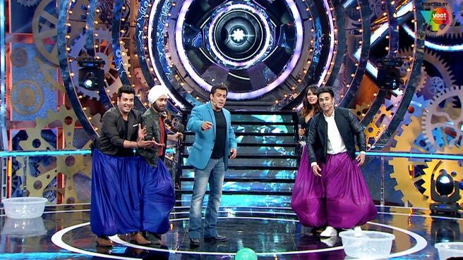 Bigg Boss Watch Season 11 Episode 71 Fun with Fukrey Returns cast on JioCinema