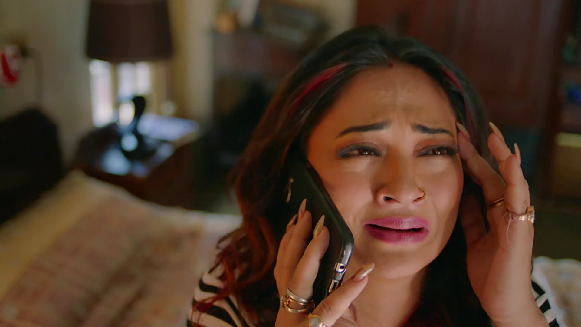 Watch Biwi Ho To Aisi Season 1 Episode 3 : Parul Complains To Her