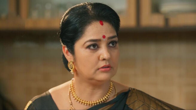 Watch Muthulakshmi Gets Hysterical Video Online(HD) On JioCinema