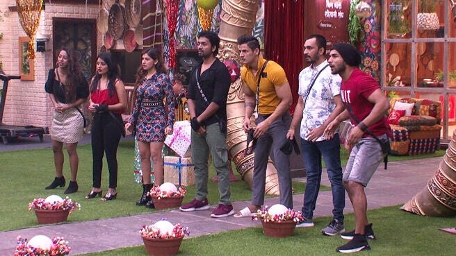 Watch Bigg Boss Marathi Season 3 Episode 86 : Ticket To Finale! - Watch 