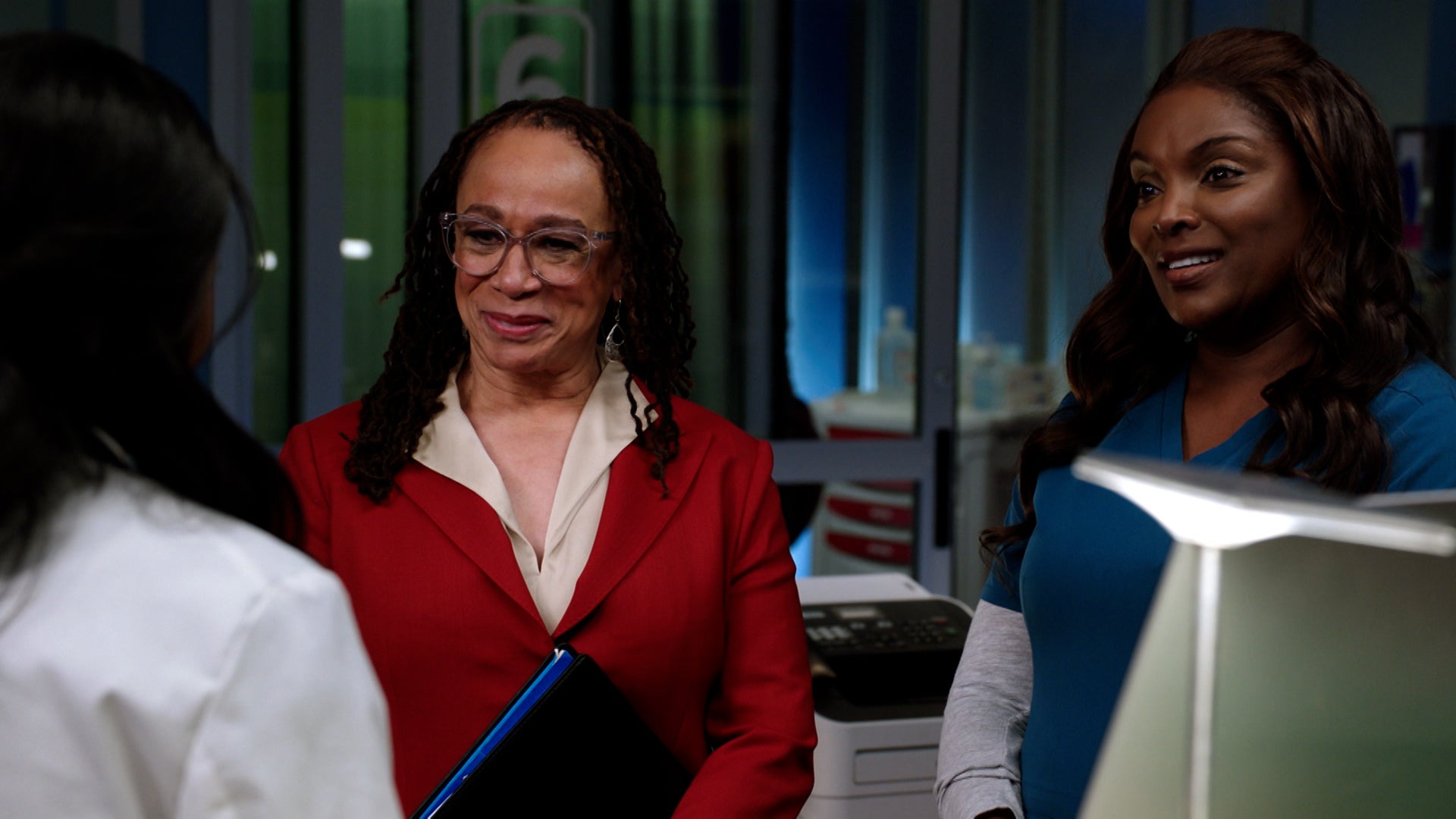 Watch Chicago Med Season 6 Episode 14 : A Red Pill, A Blue Pill - Watch