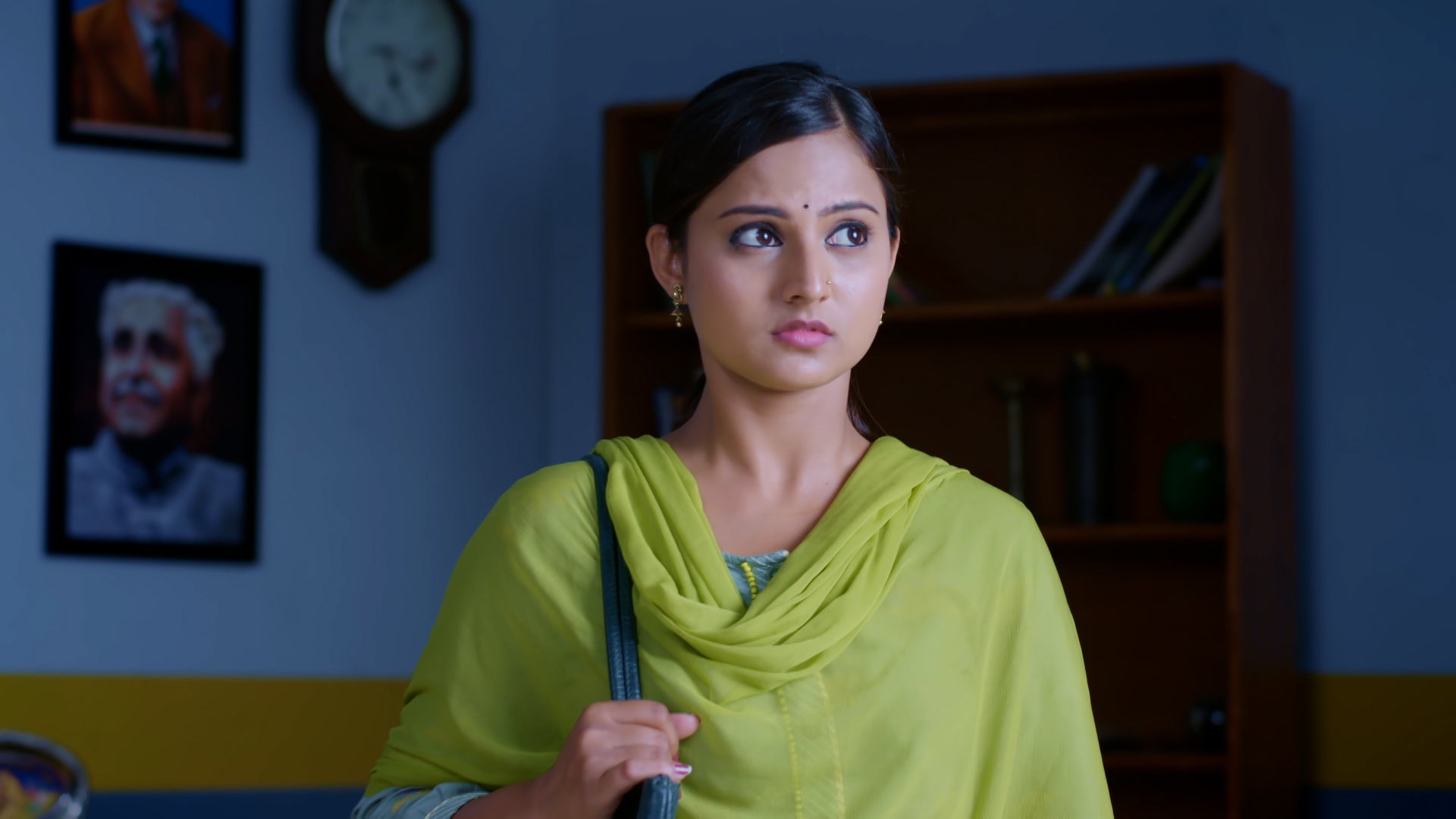 Watch Antarapata Season 1 Episode 45 : Aradhana Agrees To Work In The ...