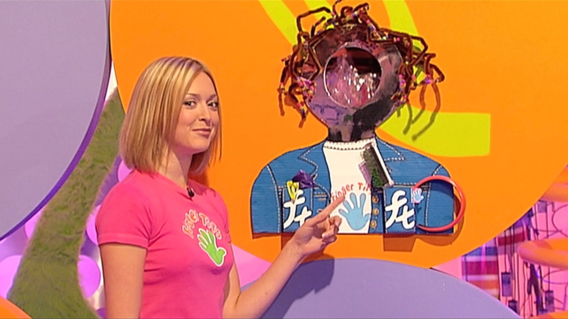 Watch Finger Tips Season 2 Episode 7 Snatchers Wallet, Groovy Mirror