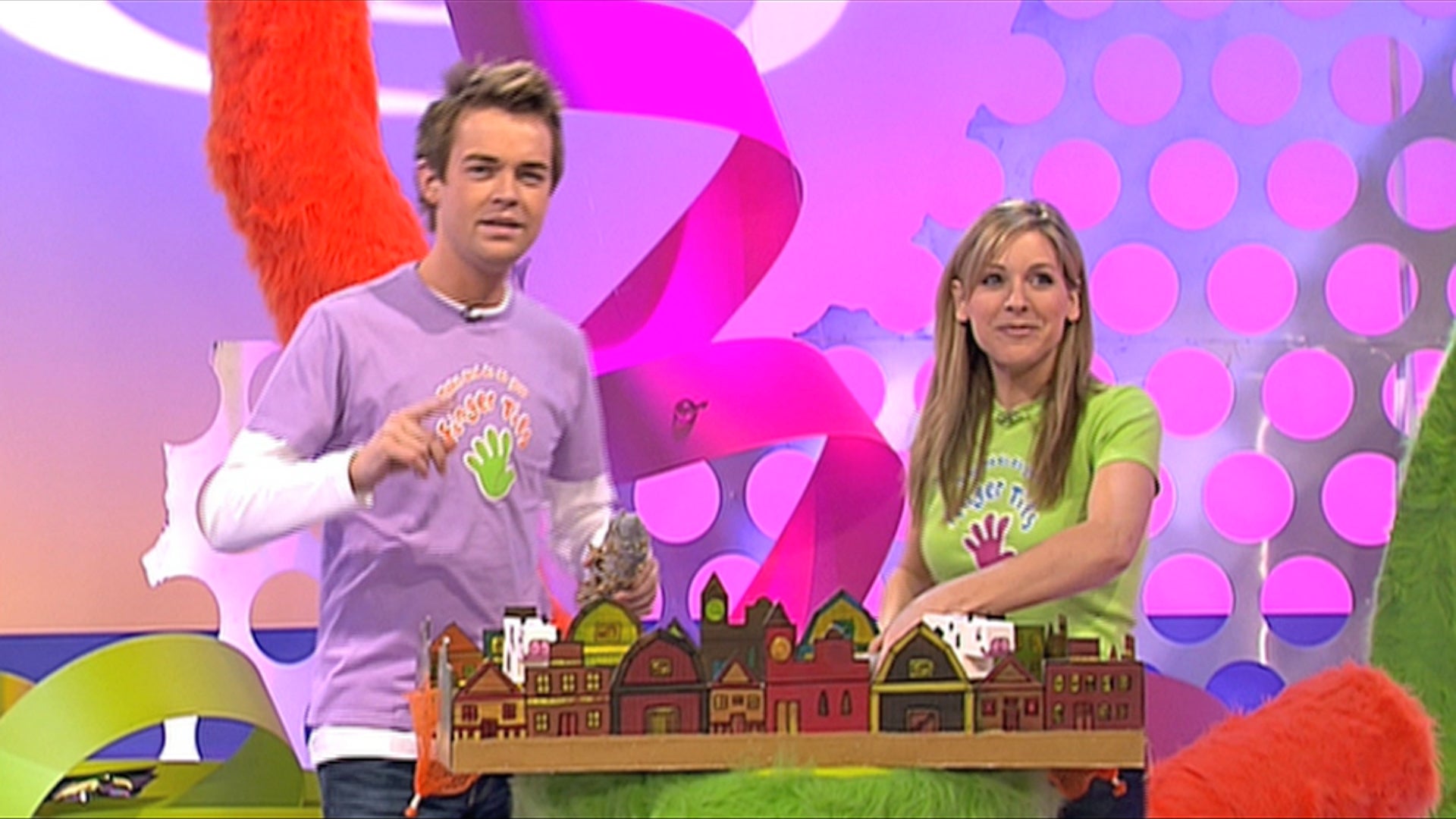 Watch Finger Tips Season 4 Episode 7 Make Your Own Cyclone Soccer