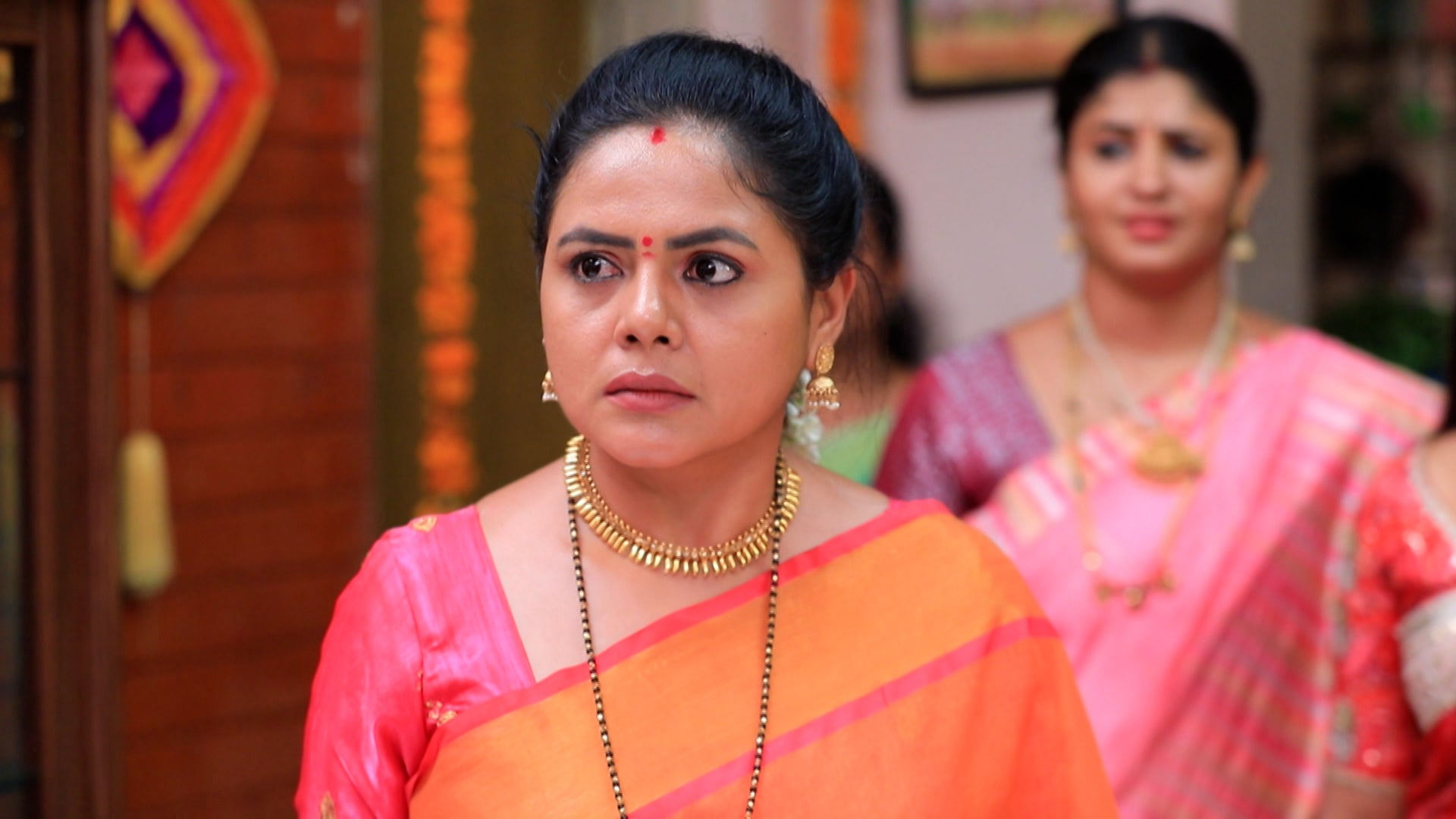 Watch Geetha Season 1 Episode 918 : Susheela Breaks Out A Breaking News ...