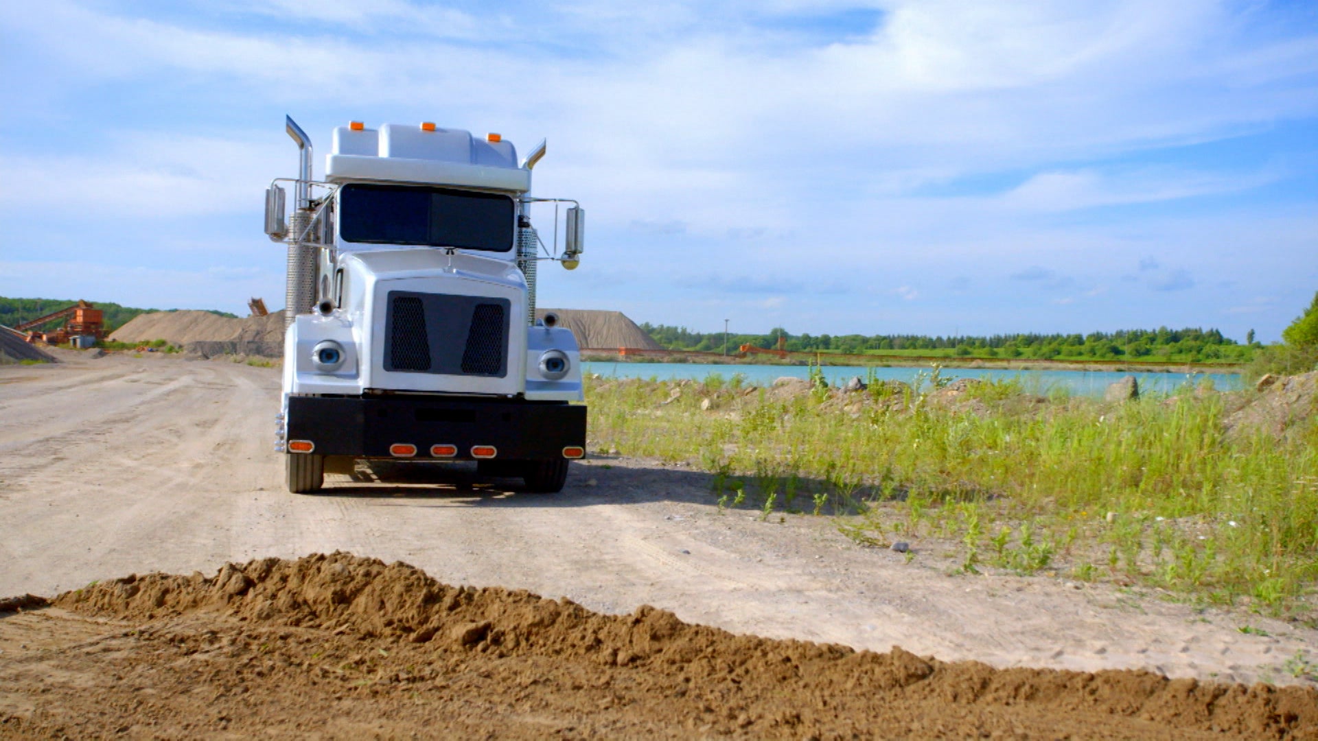 Watch Terrific Trucks Season 1 Episode 25 : Dirty Dig Goldmine, The/the