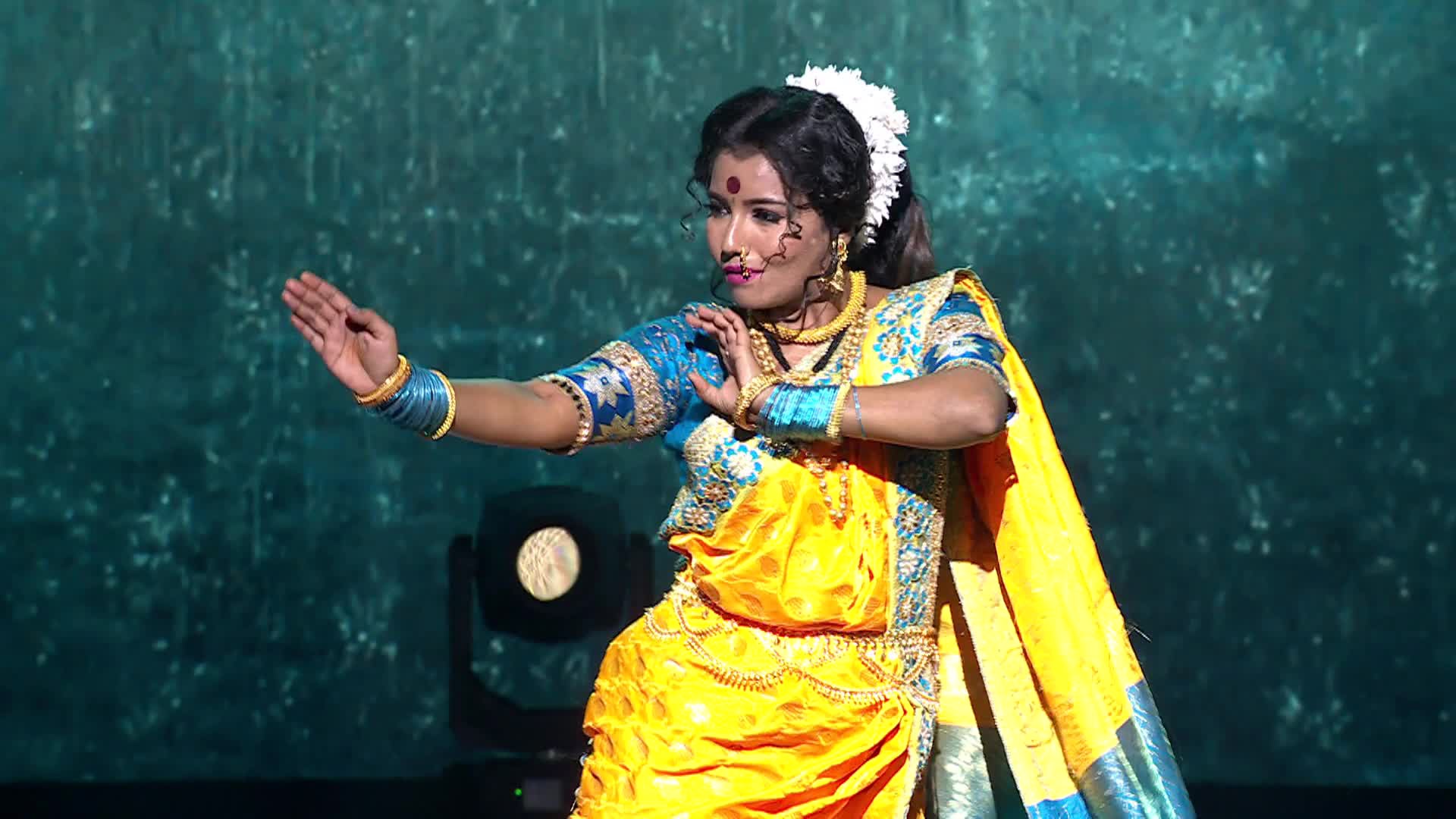 Watch Dholkichya Talavar Season 6 Episode 8 Kalyani's Entertaining