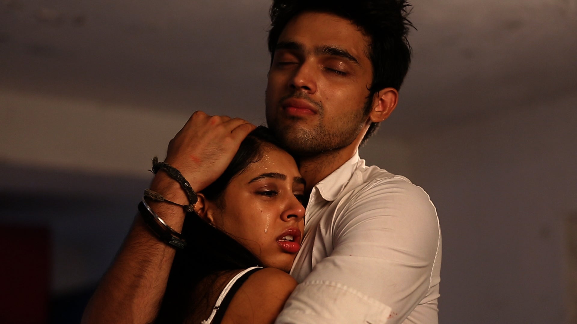 Kaisi Yeh Yaariaan Watch Season 1 Episode 199 Prof. Pandit kidnaps Nandini on JioCinema