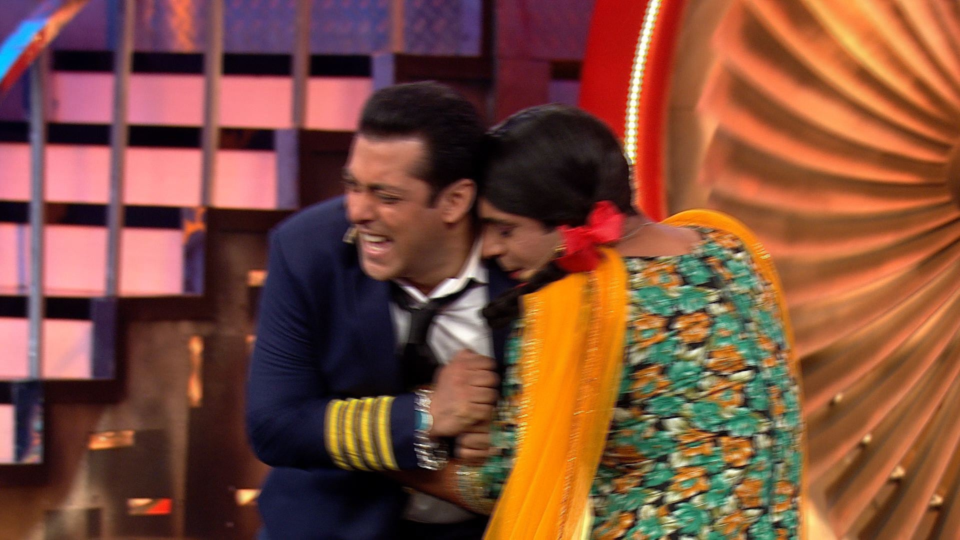 Watch Bigg Boss Season 8 Episode 106 Farah Khan Replaces Salman