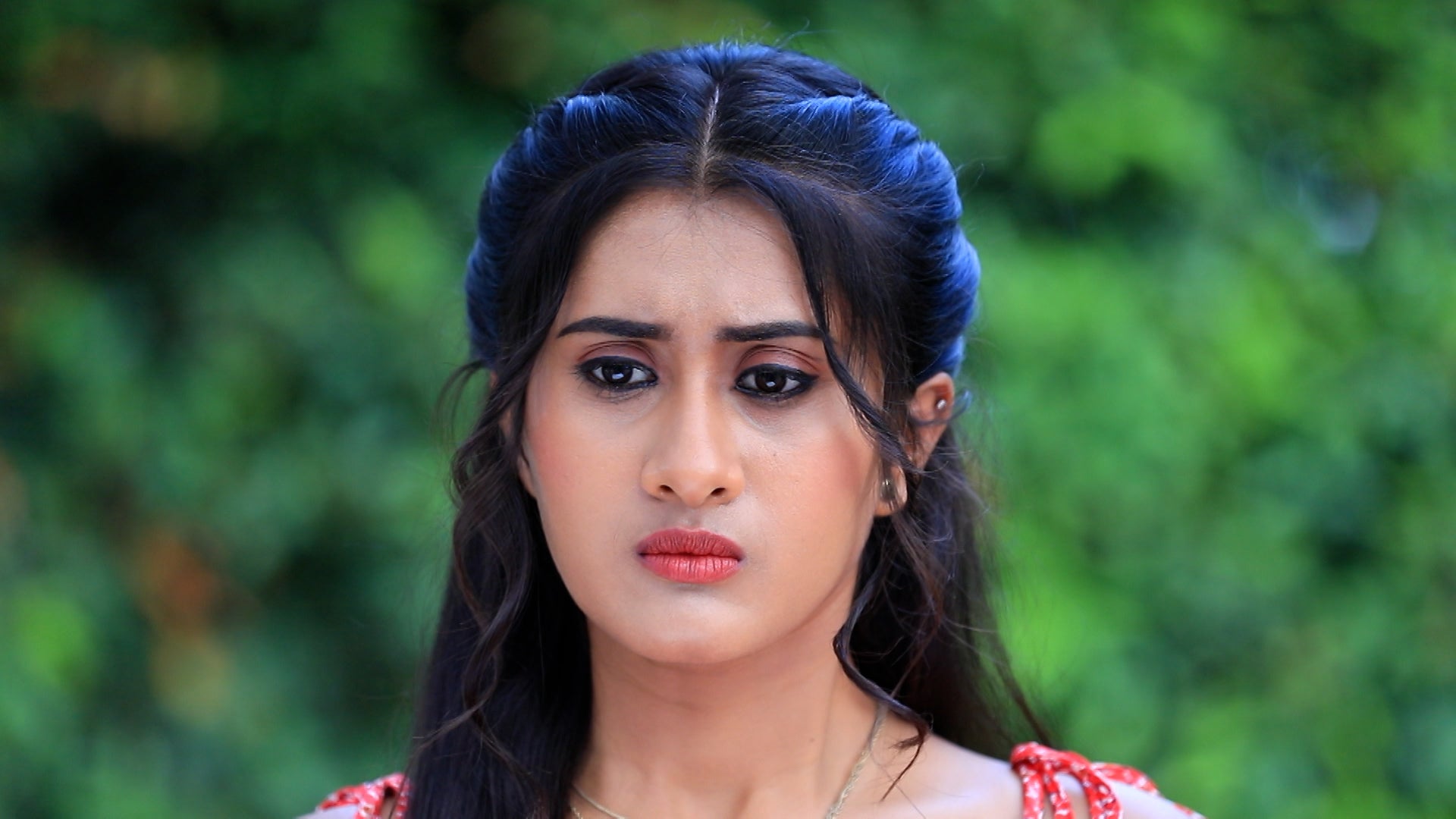 Watch Tripura Sundari Season 1 Episode 196 : Yukthi Stabs Pradyumna