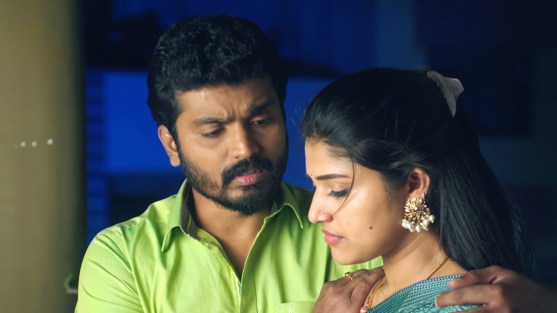 Watch Thirumanam Season 1 Episode 409 : Santhosh Consoles Janani ...