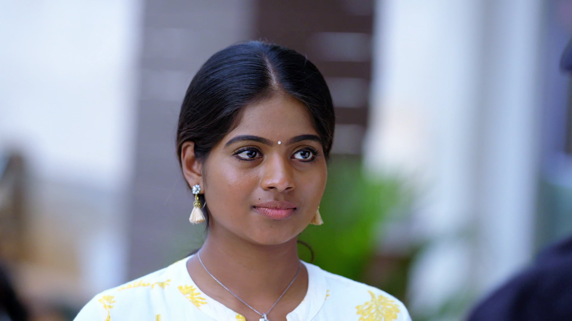 Watch Perazhagi Season 1 Episode 233 Kayal To Patch Up The