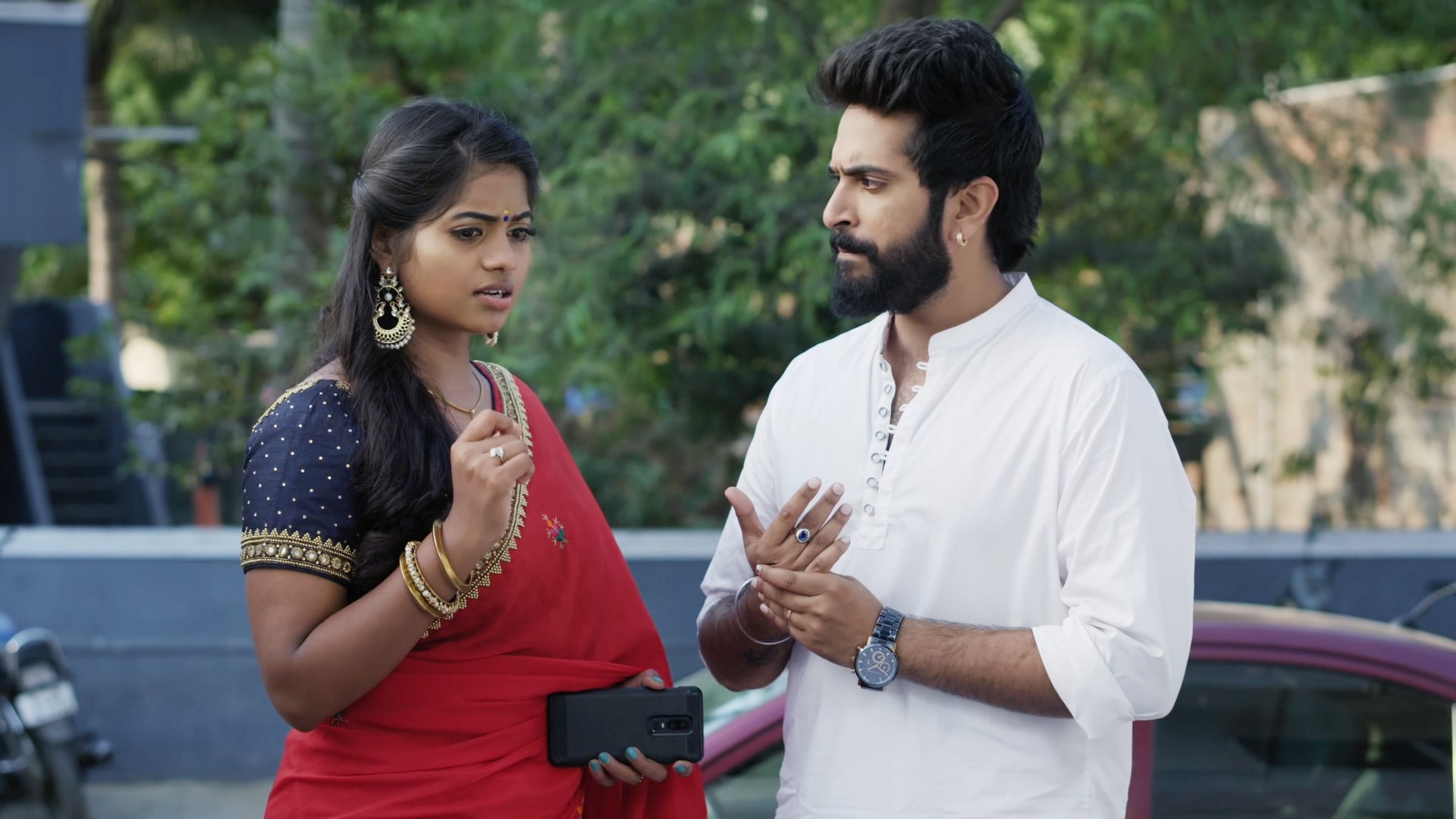 Watch Perazhagi Season 1 Episode 335 : Prithvi's Surprise To Kayal ...