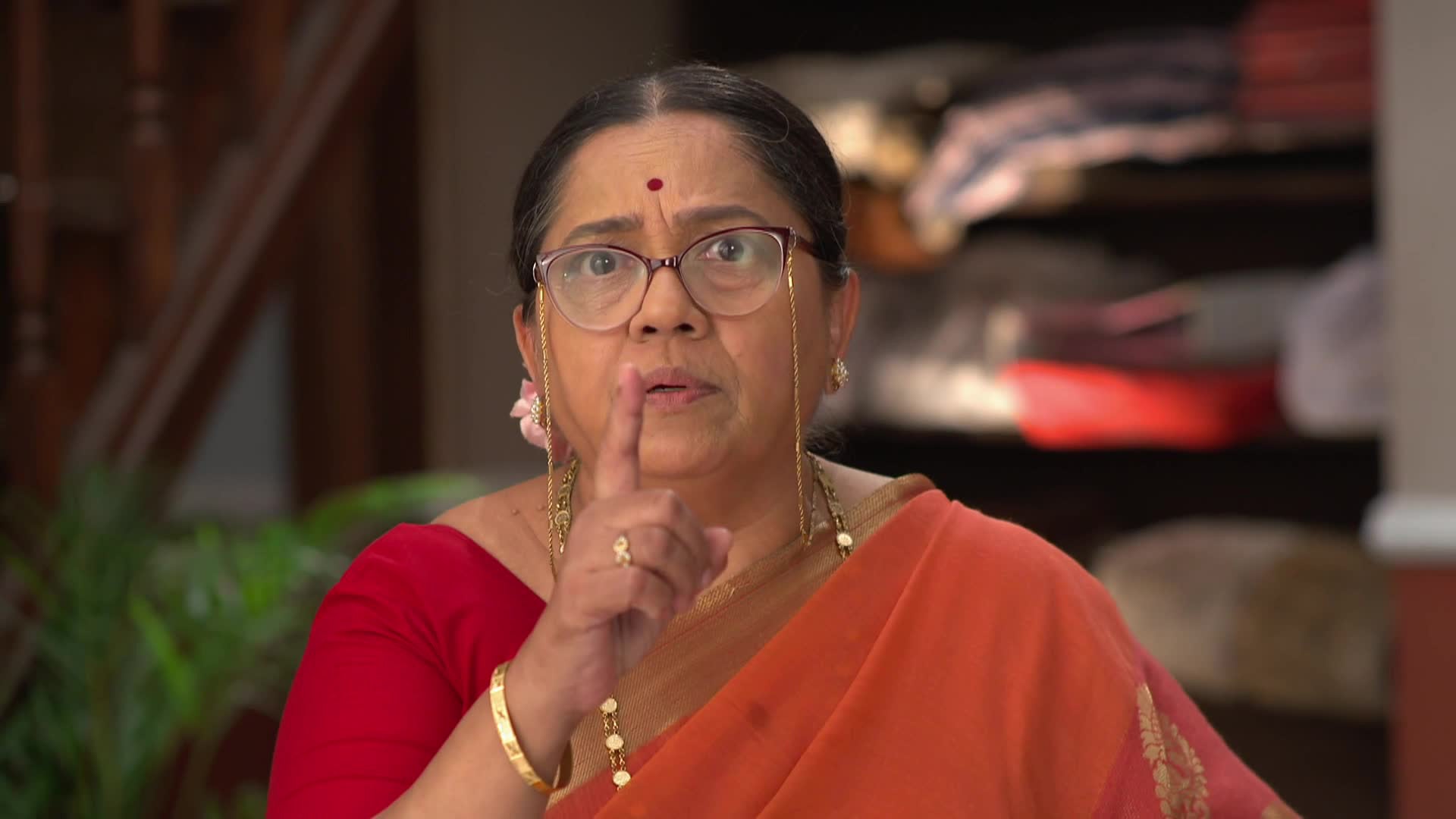 Watch Rama Raghav Season 1 Episode 250 : Rukmini Aaji Slaps Ashwini ...