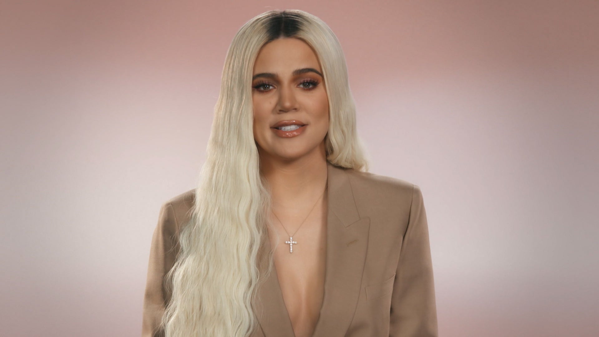 Watch Keeping Up With The Kardashians Season 16 Episode 3 : Eat Pray - Watch Keeping Up With The Kardashians Season 16
