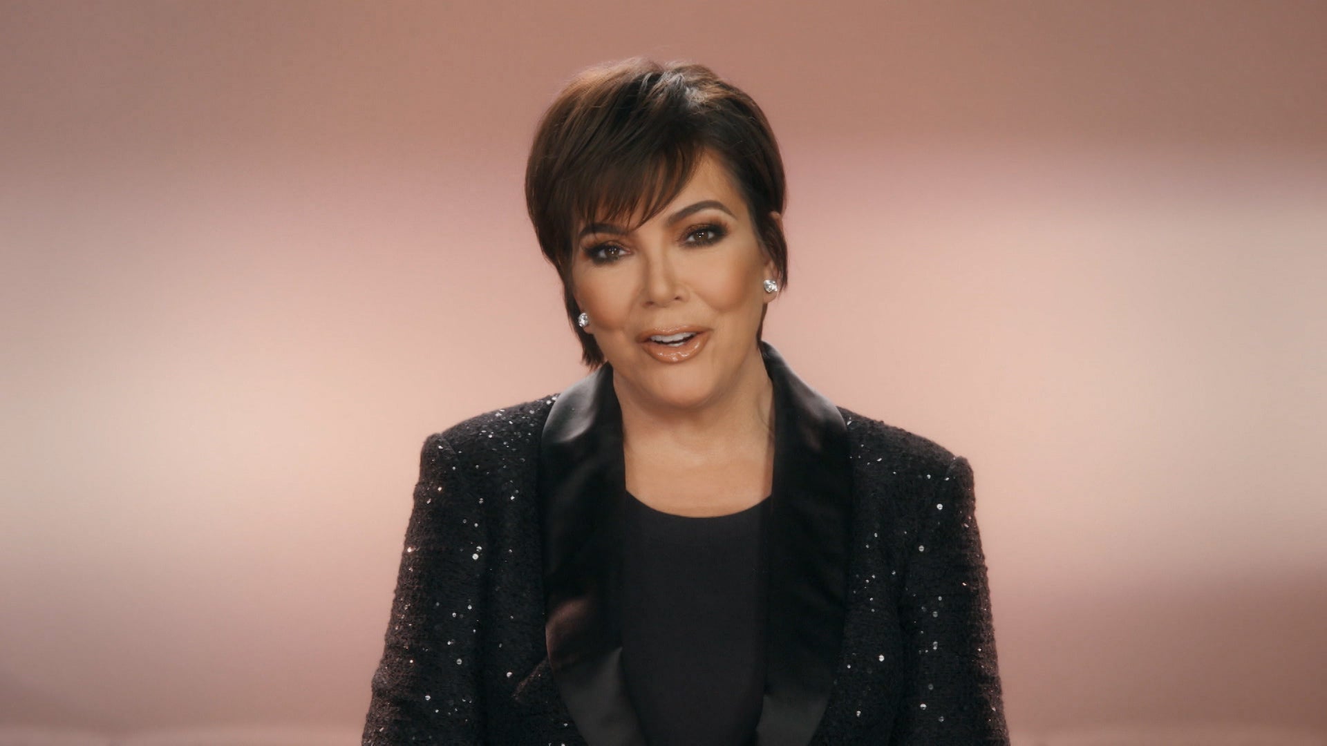 Watch Keeping Up With The Kardashians Season 16 Episode 6 : Fire Escape - Watch Keeping Up With The Kardashians Season 16
