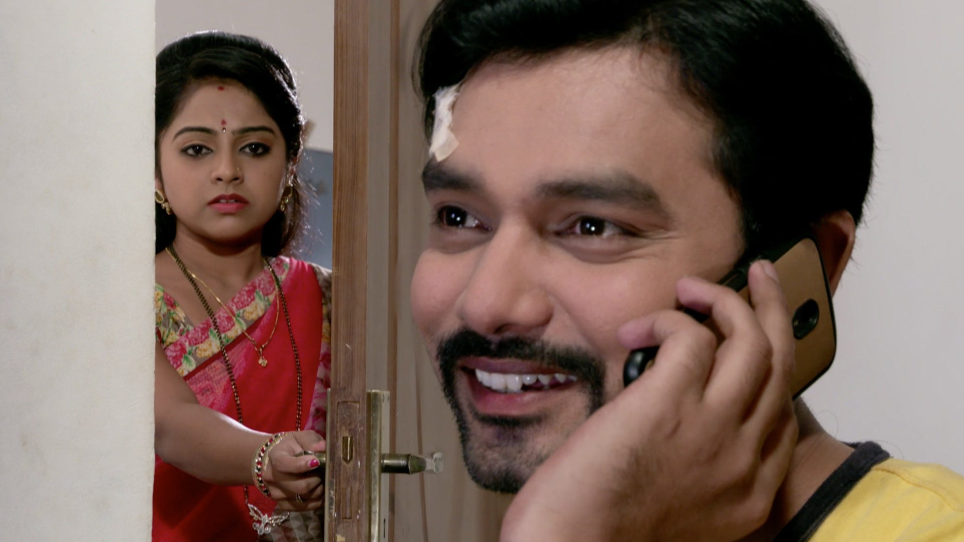 Watch Kulavadhu Season 1 Episode 690 : Dhanya Shocked To See Nikhil ...