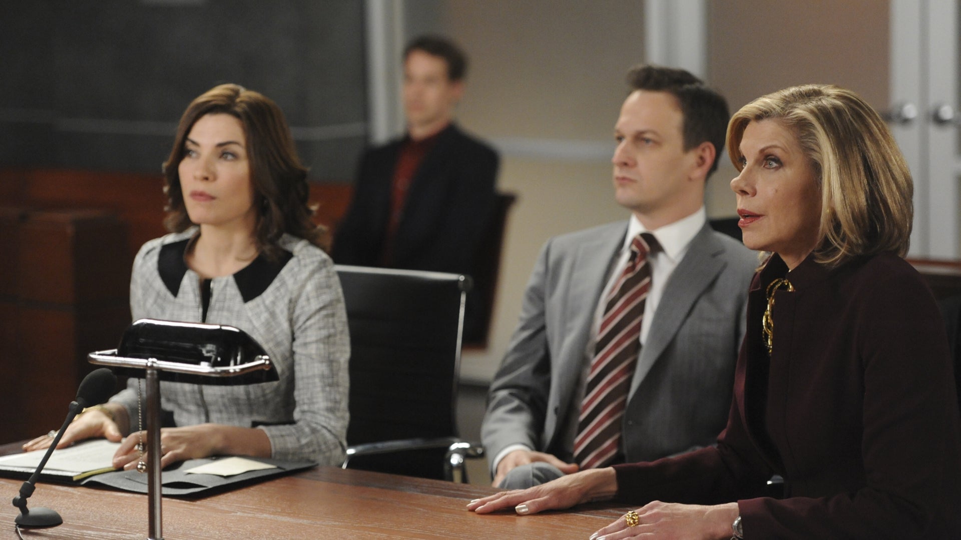 Watch The Good Wife Season 4 Episode 22 : What's In The Box - Watch ...