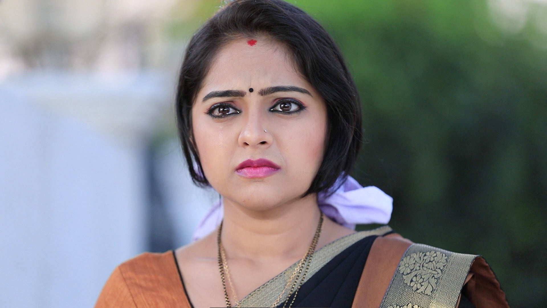 Watch Kulavadhu Season 1 Episode 1396 : Dhanya In A Fix! - Watch Full ...