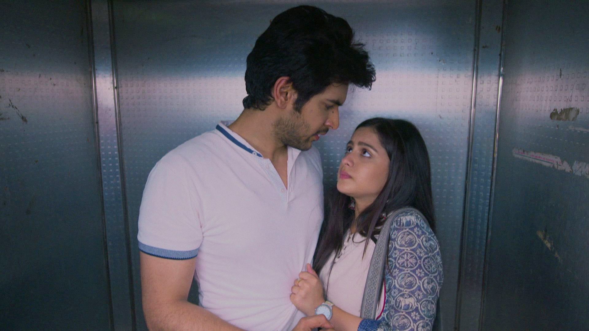 Internet Wala Love - Watch Season 1 Episode 31 - Jai comes to Aadhya's  rescue! on JioCinema