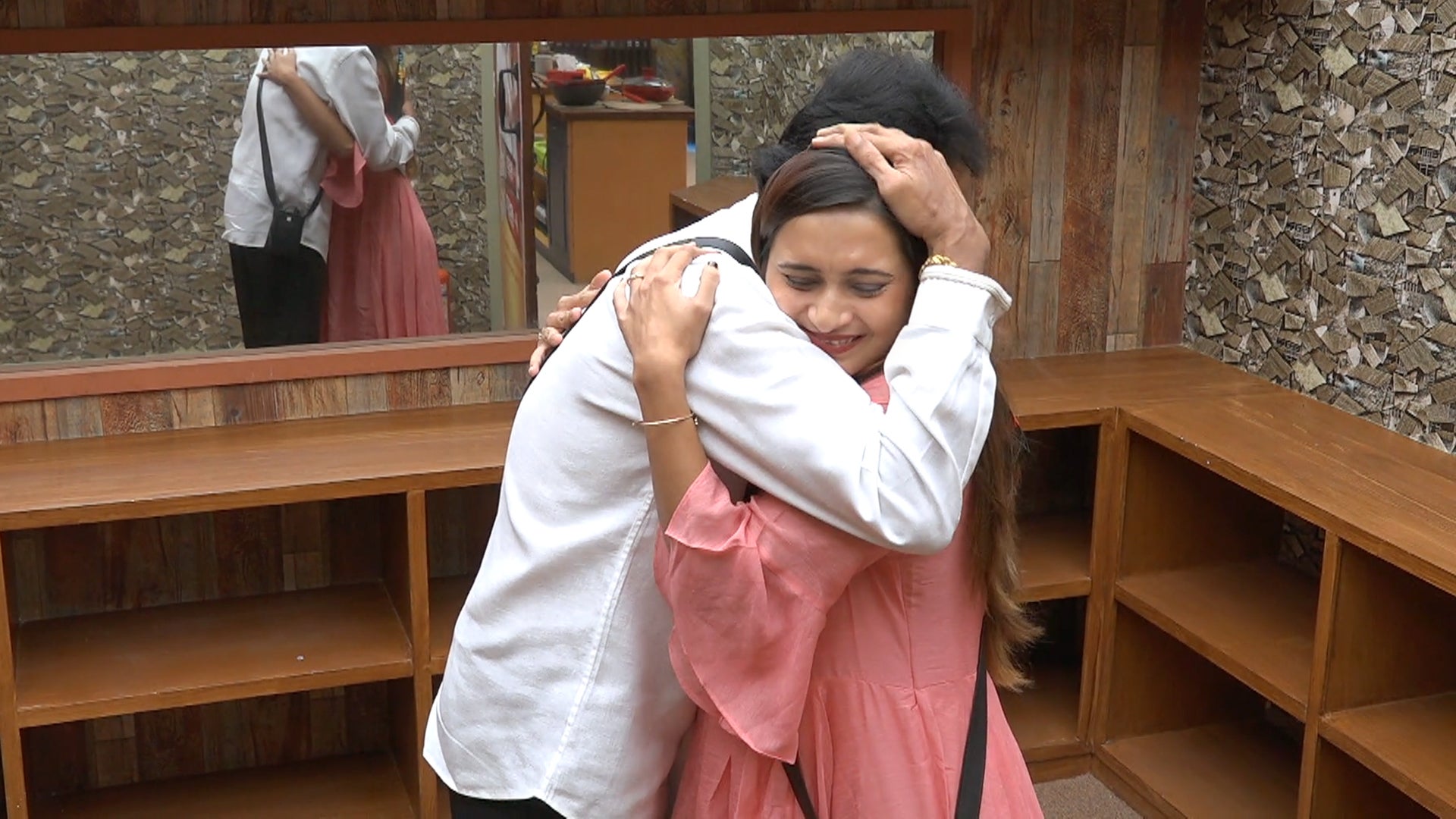 Watch Bigg Boss Marathi Season 2 Episode 67 : Shivani's Tear-jerking