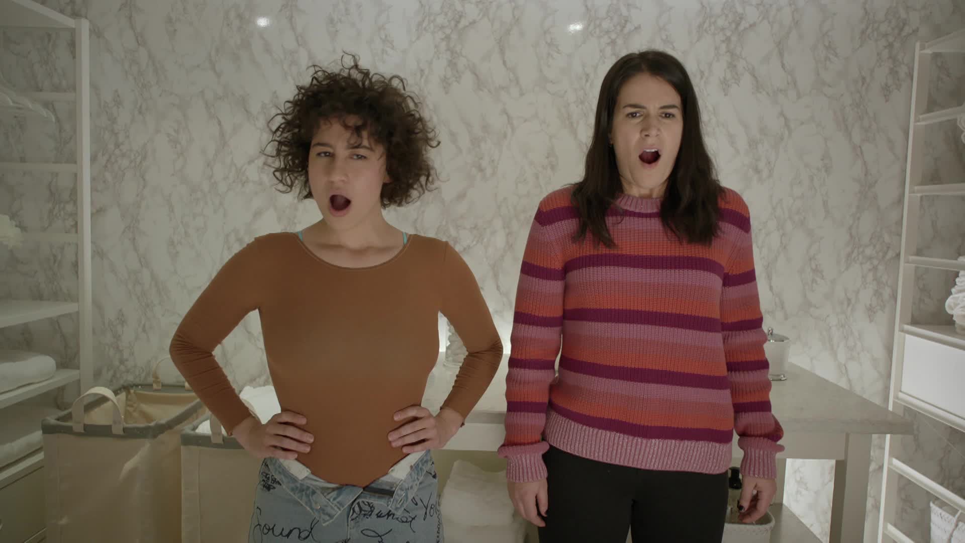 Watch Broad City Season 4 Episode 8 : House Sitting - Watch Full ...