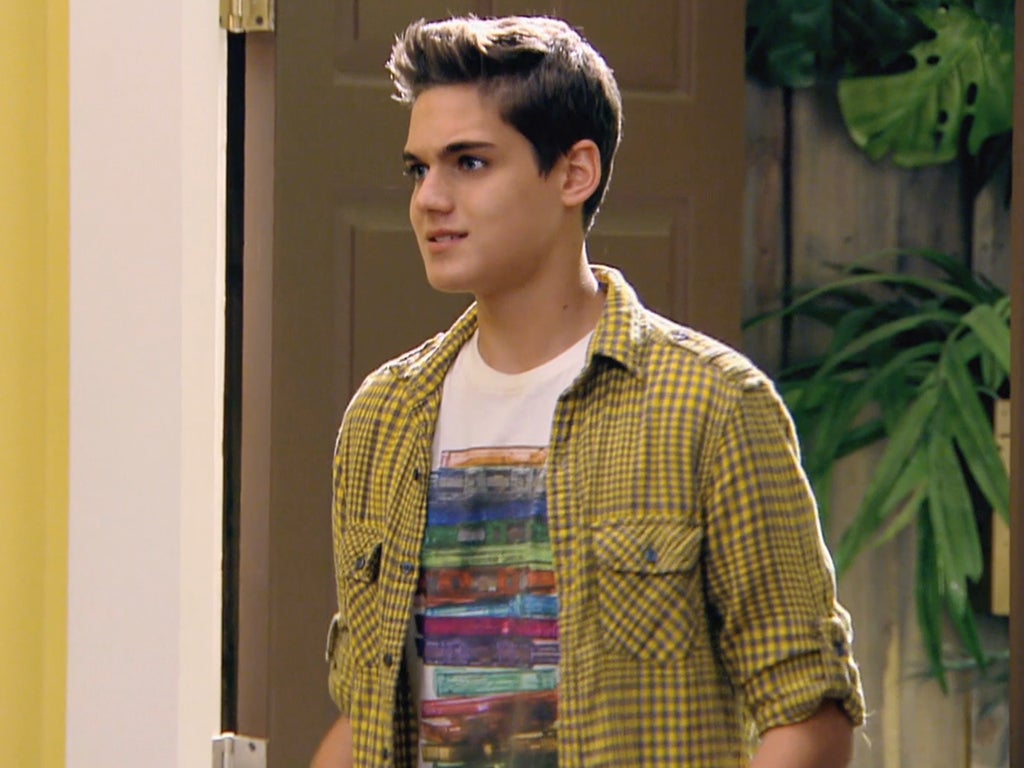 Watch Every Witch Way Season 1 Episode 17 : Daniel's Wrong Apology ...