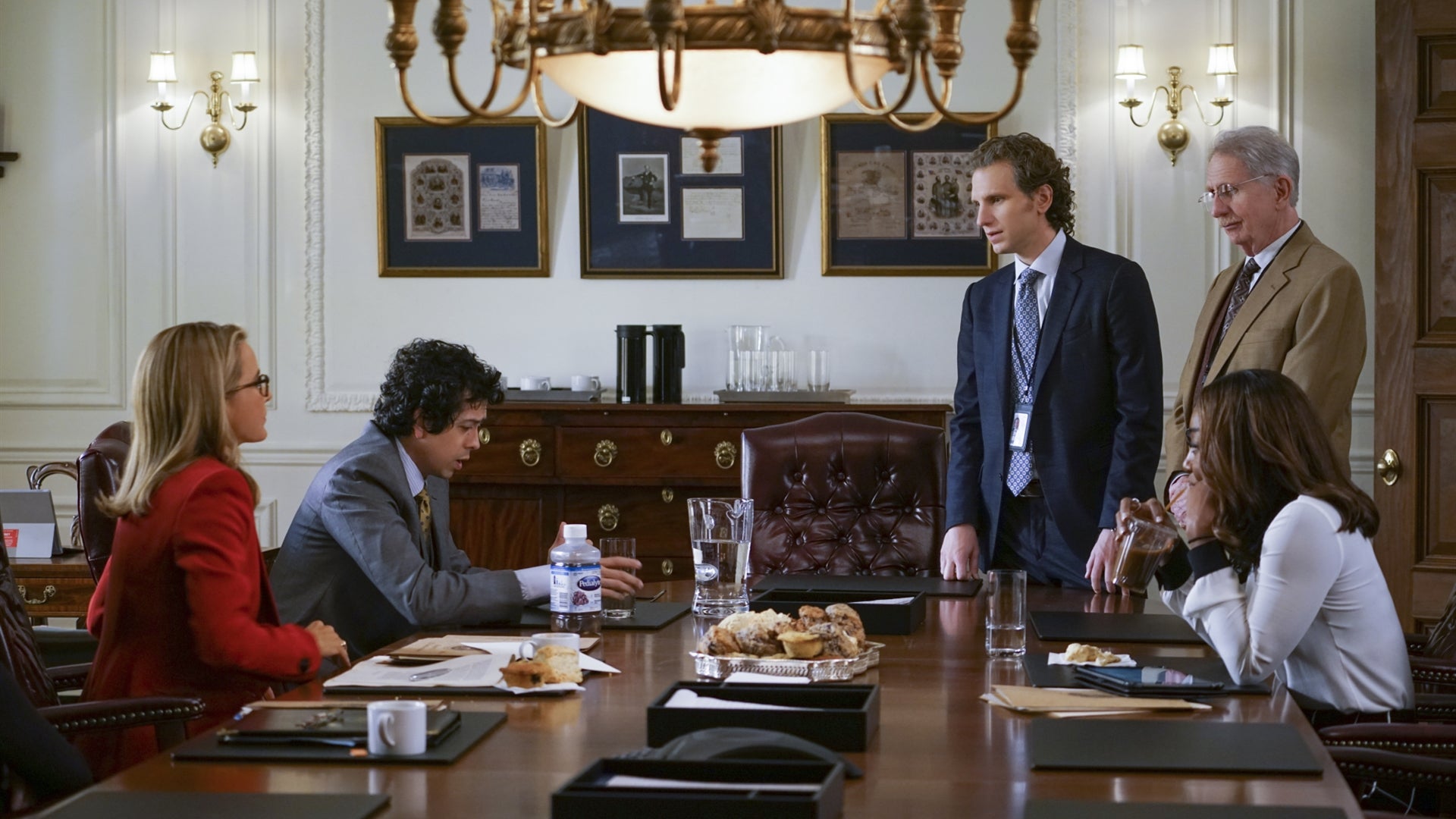 Watch Madam Secretary Season 3 Episode 8 : Breakout Capacity - Watch