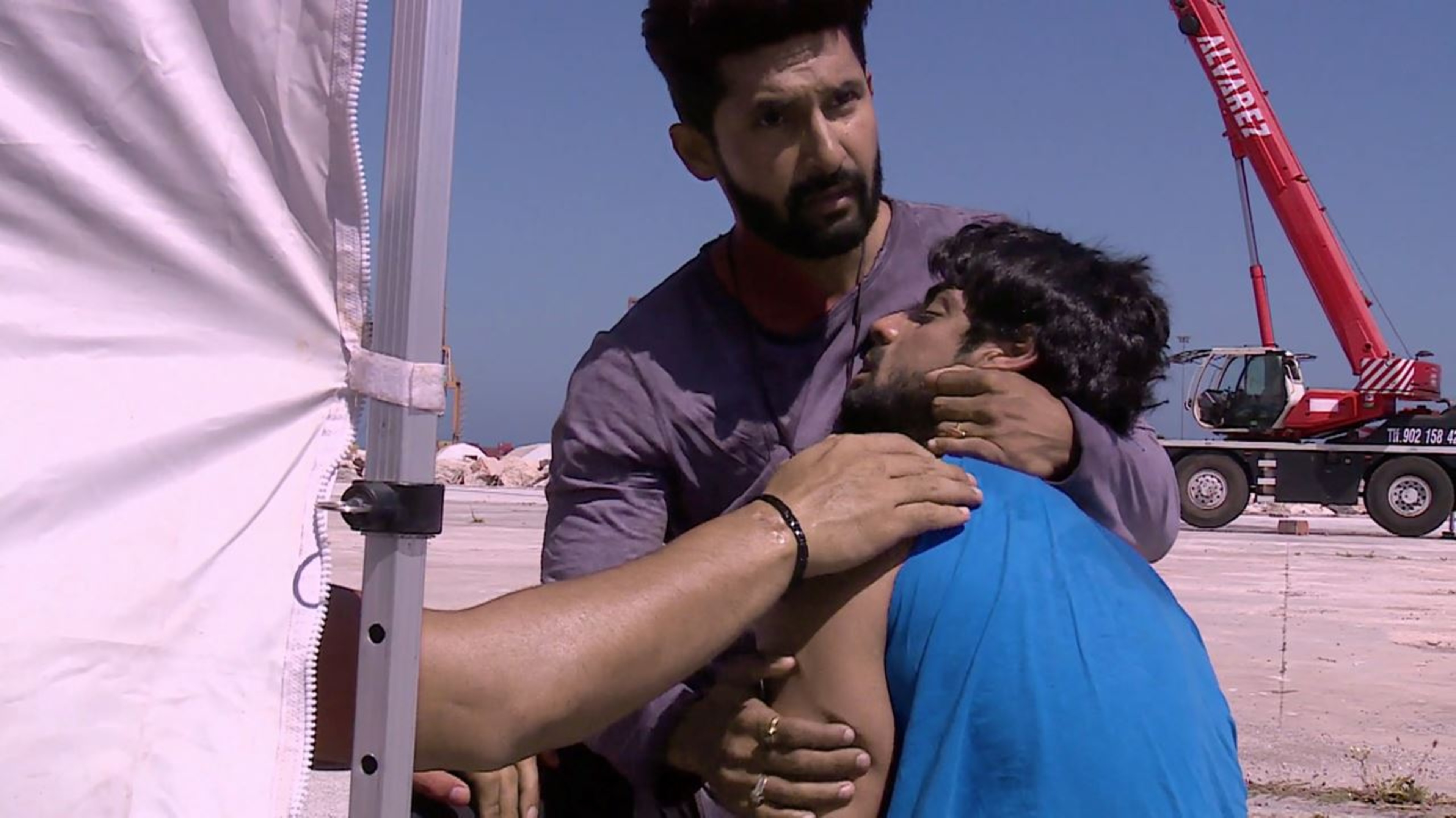 Watch Khatron Ke Khiladi Season 8 Episode 12 Telecasted On 27 08 2017 Online To watch the full episode of 'khatron ke khiladi s10' anytime, download the #voot app now or visit. karan s shocking collapse