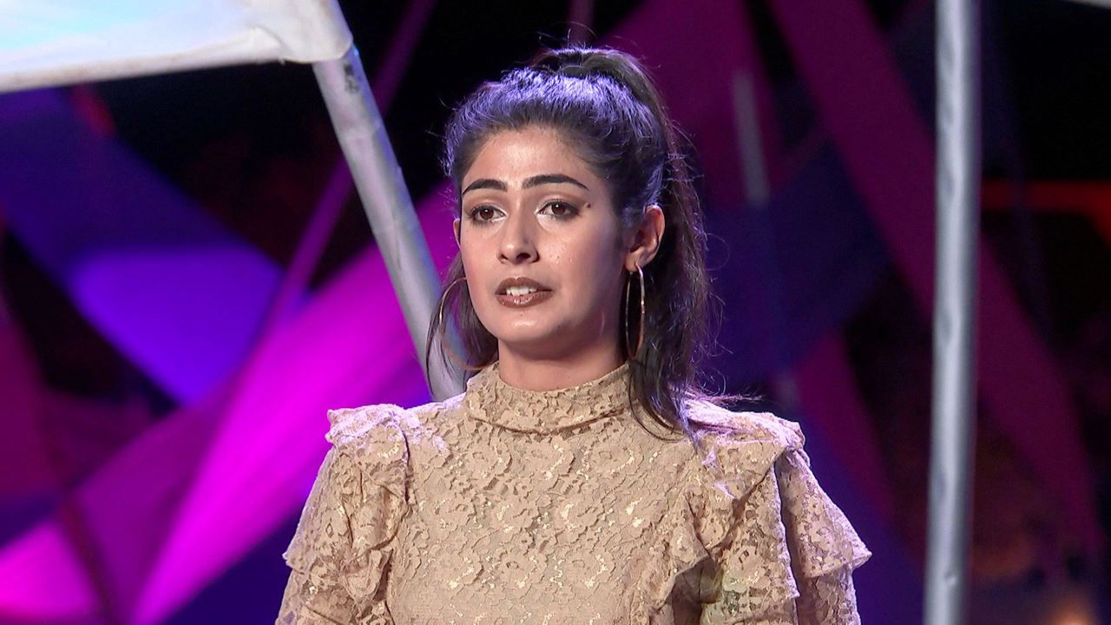 Https Www Voot Com Shows Perazhagi 1 568036 Perazhagi Season 01 Episode 481 876329 Https V3img Voot Com Resizehigh W 3840 H 2160 Kimg Kimg Bb8667a482d8482780ebbc706aaf464b 1280x720 Jpg Cdata Kayal Takes Care Of Prithvi