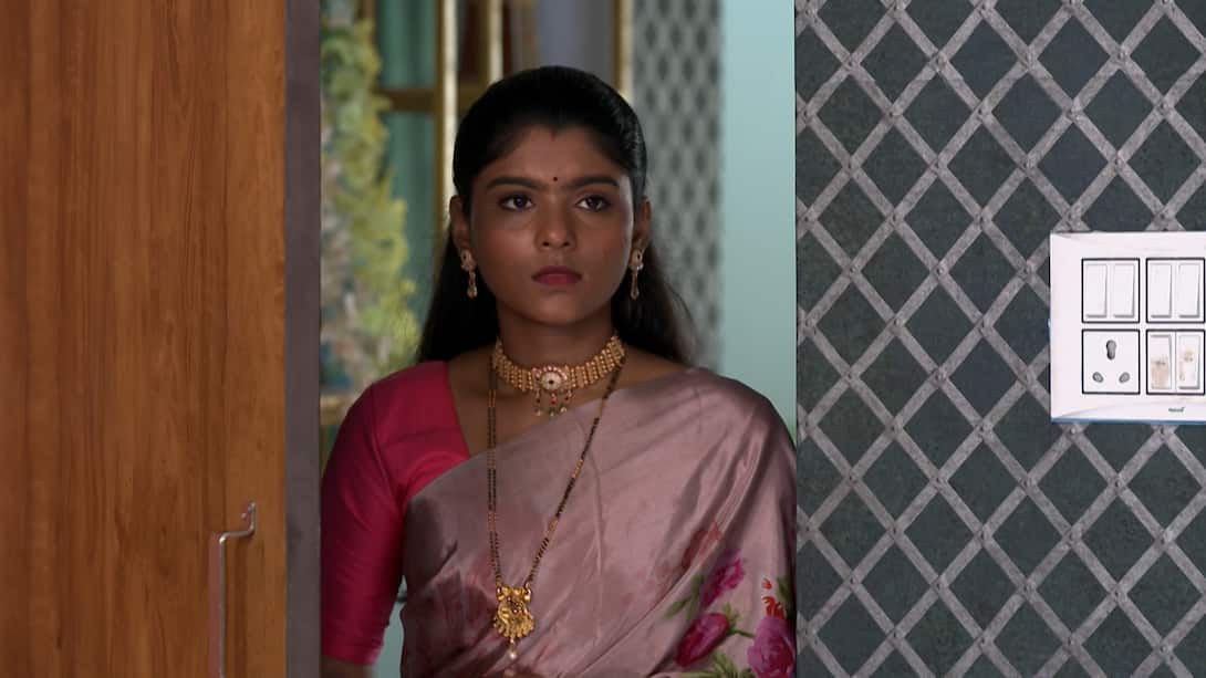 Radha comes to know about Kiara's intention