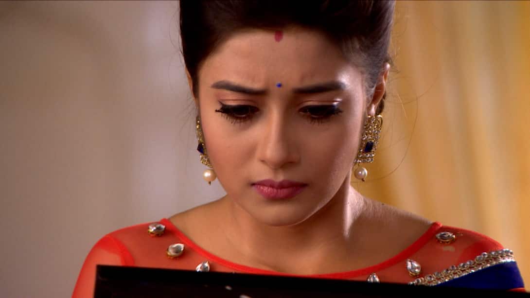 Sihi sees Chandrika with Akash