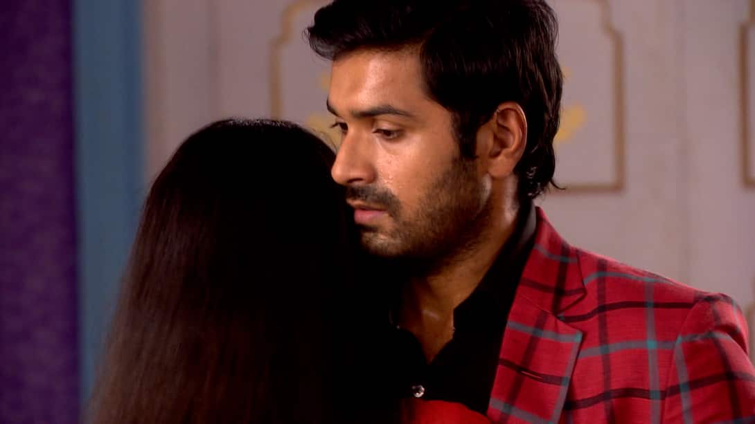 Rani hugs Akash